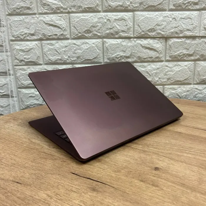 Ультрабук Б-клас Microsoft Surface Laptop 2 Red / 13.5" (2256x1504) IPS Touch / Intel Core i5-8250U (4 (8) ядра по 1.6 - 3.4 GHz) / 8 GB DDR4 / 256 GB SSD / Intel UHD Graphics 620 / WebCam б/в - зображення 6