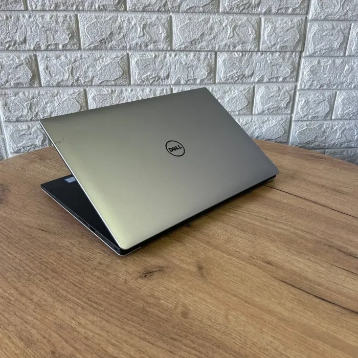 Мобільна робоча станція Dell Precision 5520 / 15.6" (1920x1080) IPS / Intel Core i7-6820HQ (4 (8) ядра по 2.7 - 3.6 GHz) / 16 GB DDR4 / 512 GB SSD / nVidia Quadro M1200, 4 GB GDDR5, 128-bit / WebCam б/в - зображення 6