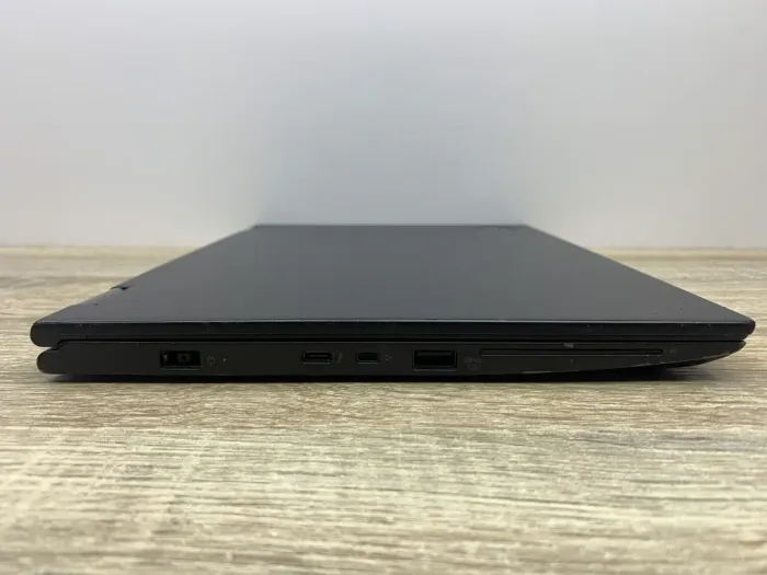 Ноутбук-трансформер Б-клас Lenovo ThinkPad Yoga 370 / 13.3" (1920x1080) IPS Touch / Intel Core i5-7300U (2 (4) ядра по 2.6 - 3.5 GHz) / 8 GB DDR4 / 240 GB SSD / Intel HD Graphics 620 / WebCam б/в - зображення 6