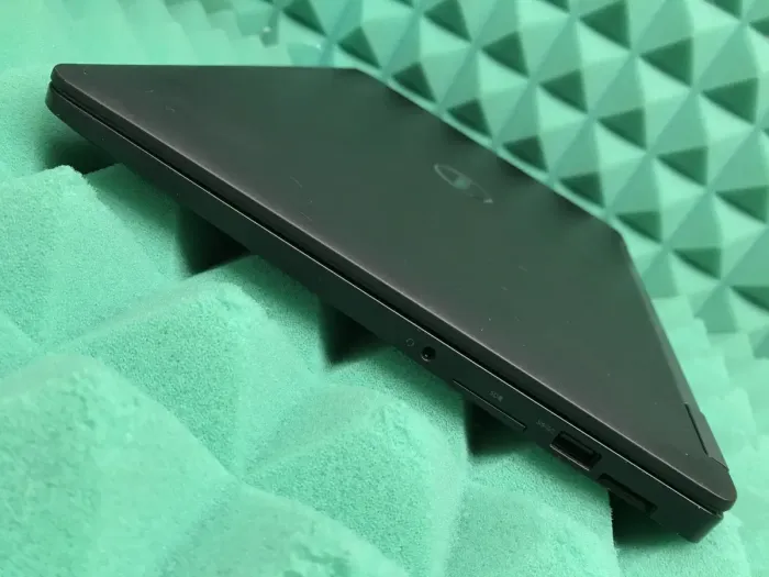 Ультрабук Б-клас Dell Latitude E7470 / 14" (1366x768) TN / Intel Core i5-6300U (2 (4) ядра по 2.4 - 3.0 GHz) / 8 GB DDR4 / 128 GB SSD / Intel HD Graphics 520 / WebCam / Fingerprint / HDMI / miniDP / Windows 10 б/в - зображення 8