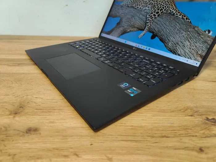 Ультрабук Б-клас LG Gram 17Z95P / 17" (2560x1600) IPS / Intel Core i7-1195G7 (4 (8) ядра по 1.3 - 5.0 GHz) / 16 GB DDR4 / 1000 GB SSD + 1000 GB SSD / Intel Iris Xe Graphics / WebCam / Windows 11 Home б/в - зображення 7