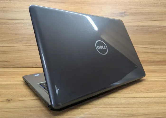 Ноутбук Dell Inspiron 5567 / 15.6" (1366x768) TN / Intel Core i5-7200U (2 (4) ядра по 2.5 - 3.1 GHz) / 8 GB DDR4 / 240 GB SSD / Intel HD Graphics 620 / WebCam / Windows 10 б/в - зображення 7