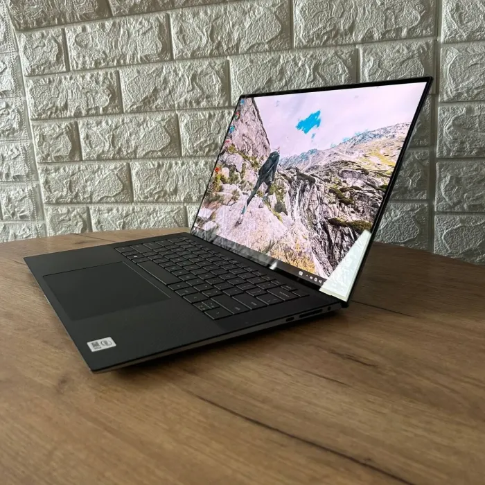 Мобільна робоча станція Б-клас Dell Precision 5550 / 15.6" (3840x2400) IPS Touch / Intel Core i7-10850H (6 (12) ядер по 2.7 - 5.1 GHz) / 16 GB DDR4 / 512 GB SSD / nVidia Quadro T1000, 4 GB GDDR5, 128-bit / WebCam б/в - зображення 5