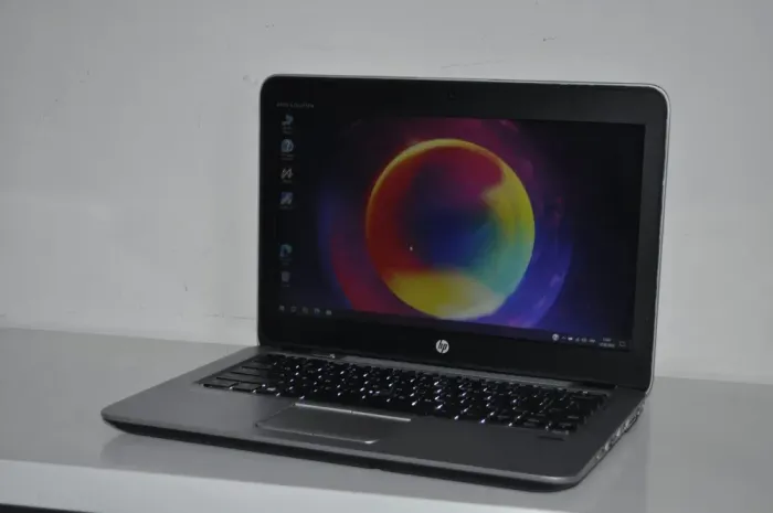 Нетбук Б-клас HP EliteBook 725 G4 / 12.5" (1366x768) TN / AMD Pro A10-8730B (4 ядра по 2.4 - 3.3 GHz) / 8 GB DDR4 / 256 GB SSD / AMD Radeon R5 Graphics / WebCam / Windows 10 Pro б/в - зображення 6