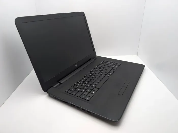 Ноутбук HP Pavilion 17-y040ng / 17.3" (1600x900) TN / AMD A8-7410 (4 ядра по 2.2 - 2.5 GHz) / 8 GB DDR3 / 120 GB SSD / AMD Radeon R5 Graphics / WebCam б/в - зображення 3