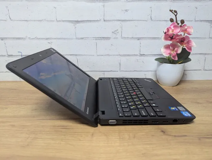 Нетбук Б-клас Lenovo ThinkPad X121e / 11.6" (1366x768) TN / Intel Core i3-2367M (2 (4) ядра по 1.4 GHz) / 8 GB DDR3 / 128 GB SSD / Intel HD Graphics 3000 / WebCam б/в - зображення 5