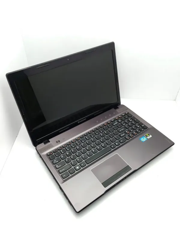 Ноутбук Lenovo IdeaPad Z570 / 15.6" (1366x768) TN / Intel Core i3-2330M (2 (4) ядра по 2.2 GHz) / 6 GB DDR3 / 500 GB HDD / nVidia GeForce GT 540M, 1 GB GDDR3, 64-bit / WebCam б/в - зображення 4