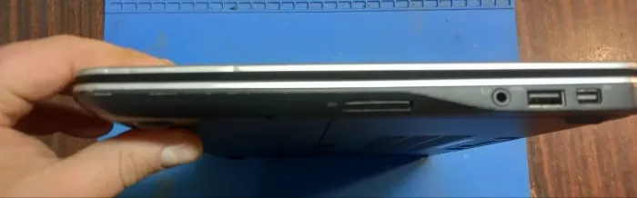 Нетбук Dell Latitude E7240 / 12.5" (1366x768) TN / Intel Core i5-4310U (2 (4) ядра по 2.0 - 3.0 GHz) / 8 GB DDR3 / 128 GB SSD / Intel HD Graphics 4400 / WebCam / Windows 10 б/в - зображення 5