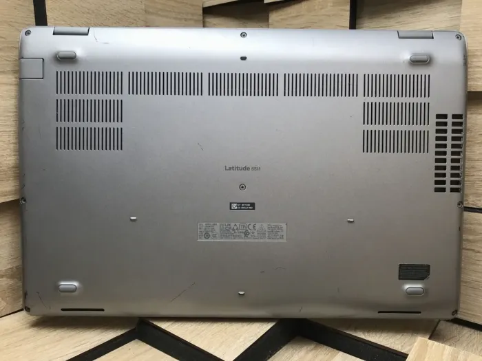 Ноутбук Б-клас Dell Latitude 5511 / 15.6" (1366x768) TN / Intel Core i5-10300H (4 (8) ядра по 2.5 - 4.5 GHz) / 8 GB DDR4 / 256 GB SSD M.2 / Intel UHD Graphics / WebCam / Windows 10 б/в - зображення 9