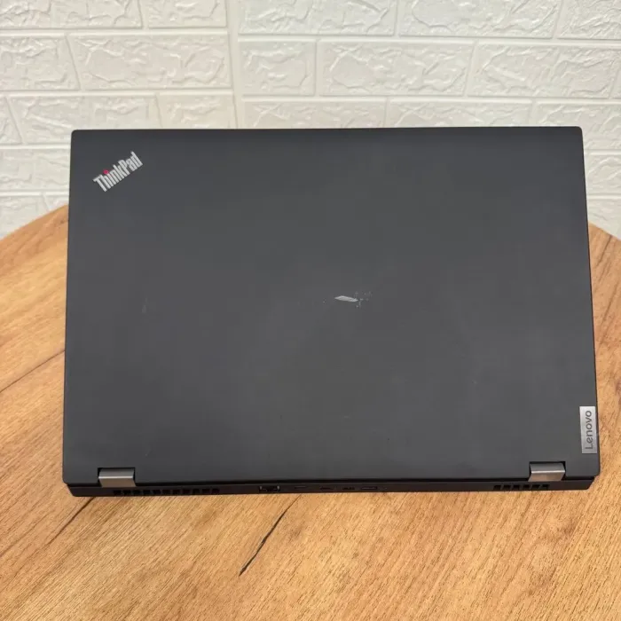 Мобільна робоча станція Б-клас Lenovo ThinkPad P17 Gen 1 / 17.3" (1920x1080) IPS / Intel Core i7-10850H (6 (12) ядер по 2.7 - 5.1 GHz) / 16 GB DDR4 / 500 GB SSD / nVidia Quadro T1000, 4 GB DDR5, 128-bit / WebCam б/в - зображення 3