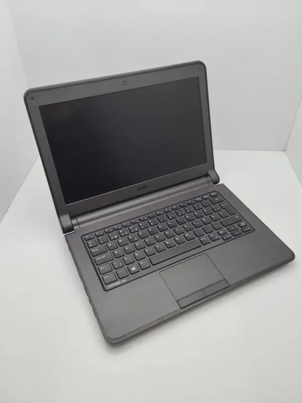 Ноутбук Dell Latitude 3340 / 13.3" (1366x768) TN / Intel Core i3-4030U (2 (4) ядра по 1.90 GHz) / 8 GB DDR3 / 500 GB HDD / Intel HD Graphics 4400 / WebCam б/в - зображення 4