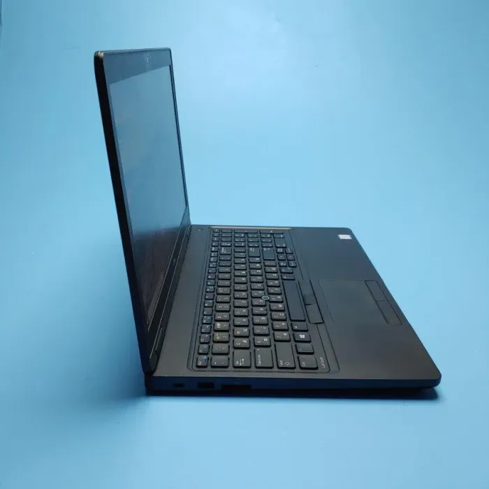 Ноутбук Dell Latitude 5580 / 15.6" (1366x768) TN / Intel Core i5-7440HQ (4 ядра по 2.8 - 3.8 GHz) / 16 GB DDR4 / 480 GB SSD / nVidia GeForce 940MX, 2 GB GDDR5, 64-bit / WebCam / Win 10 Pro б/в - зображення 4