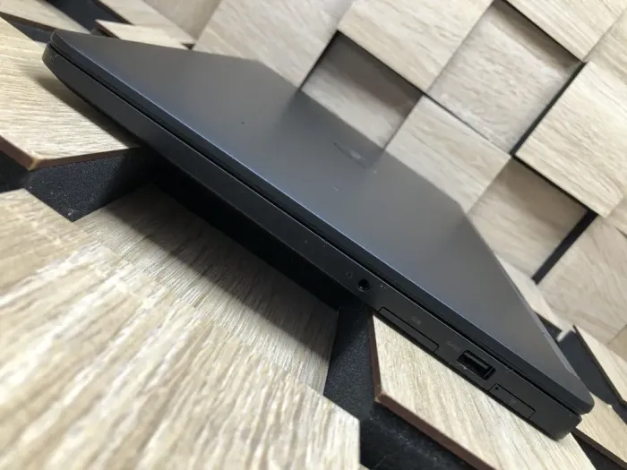 Ультрабук Dell Latitude E7470 / 14" (1920x1080) IPS / Intel Core i5-6300U (2 (4) ядра по 2.4 - 3.0 GHz) / 8 GB DDR4 / 256 GB SSD M.2 / Intel HD Graphics 520 / WebCam б/в - зображення 6