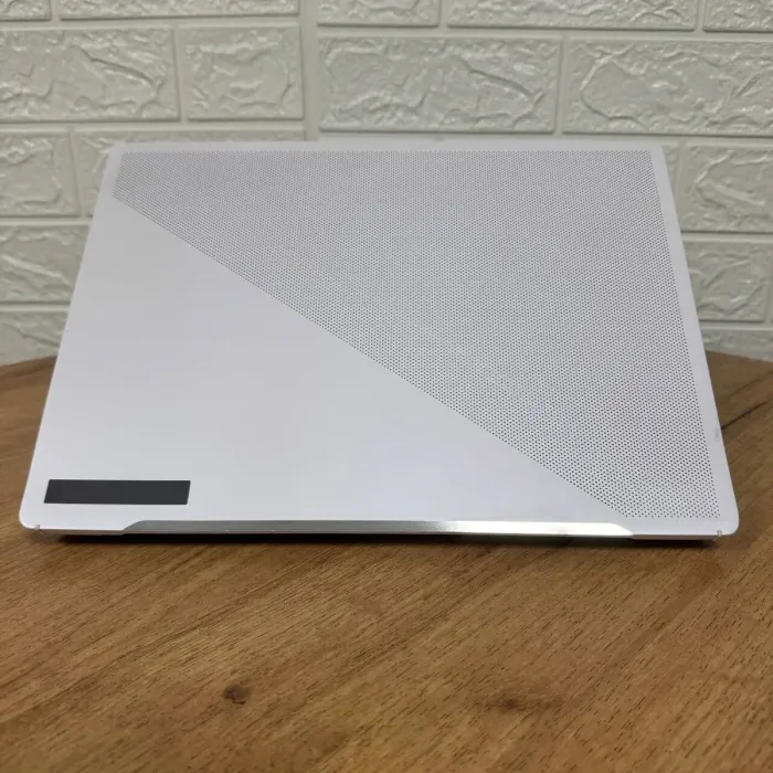 Ігровий ультрабук Б-клас Asus ROG Zephyrus G14 GA402XV / 14" (2560x1600) IPS / AMD Ryzen 9 7940HS (8 (16) ядер по 4.0 - 5.2 GHz) / 16 GB DDR5 / 512 GB SSD / nVidia GeForce RTX 4060, 8 GB GDDR6, 128-bit / WebCam б/в - зображення 3