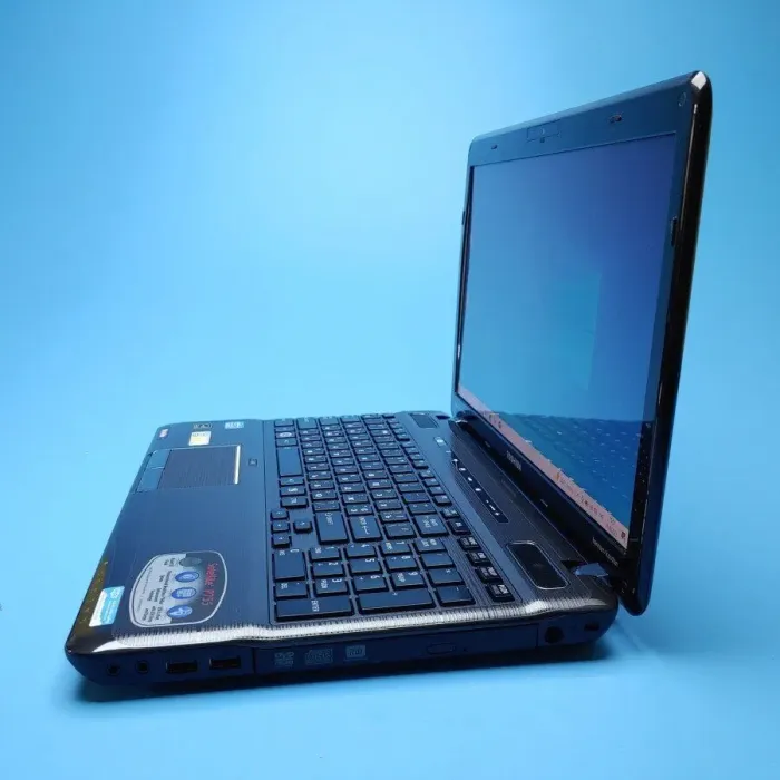 Ноутбук Toshiba Satellite P755-S5383 / 15.6" (1366x768) TN / Intel Core i7-2670QM (4 (8) ядро по 2.2 - 3.1 GHz) / 8 GB DDR3 / 240 GB SSD / Intel HD Graphics 3000 / WebCam / DVD-RW / Win 10 Home б/в - зображення 5