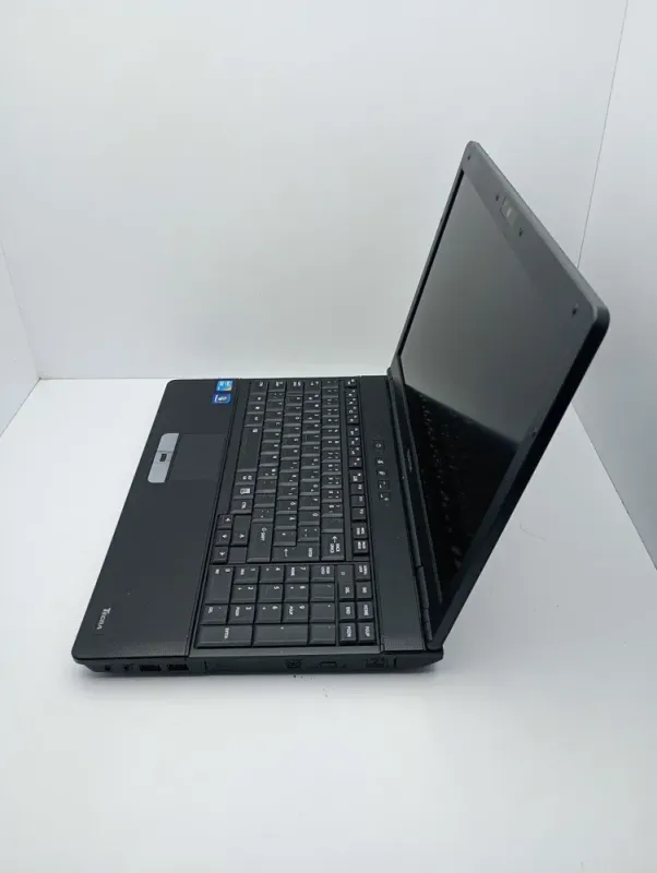 Ноутбук Toshiba P50 / 15.6" (1366x768) TN / Intel Core i5-520M (2 (4) ядра по 2.4 - 2.93 GHz) / 6 GB DDR3 / 1000 GB HDD / Intel HD Graphics / WebCam б/в - зображення 6