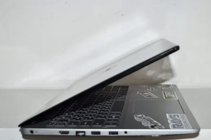 Ультрабук Б-клас Dell Inspiron 15 5593 / 15.6" (1920x1080) IPS / Intel Core i5-1035G1 (4 (8) ядер по 1.0 - 3.6 GHz) / 16 GB DDR4 / 512 GB SSD/ Intel UHD Graphics / WebCam / Windows 11 Pro б/в - зображення 6