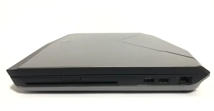 Ігровий ноутбук Dell Alienware 17 P18E / 17.3" (1920x1080) TN / Intel Core i7-4900MQ (4 (8) ядра по 2.8 - 3.8 GHz) / 16 GB DDR4 / 512 GB SSD / nVidia GeForce GTX 770M, 3 GB GDDR5, 192-bit / WebCam б/в - зображення 4