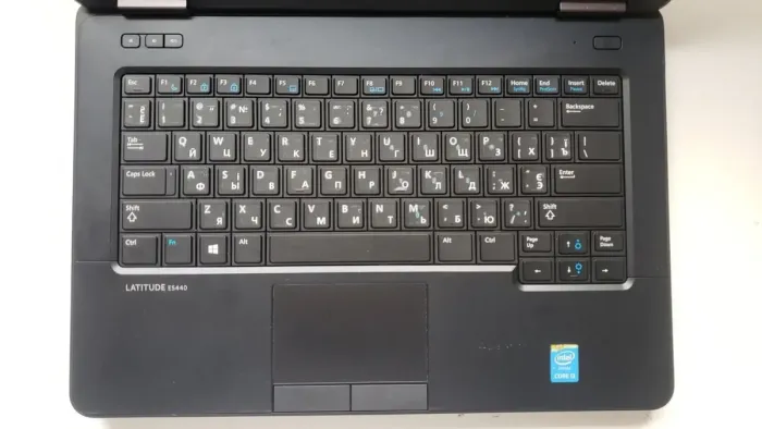 Ноутбук Б-клас Dell Latitude E5440 / 14" (1366x768) TN / Intel Core i3-4010U (2 (4) ядра по 1,7 ГГц) / 8 ГБ DDR3 / 256 ГБ SSD / Intel HD Graphics 4400 / WebCam / DVD-ROM / АКБ не тримає заряд б/в - зображення 3