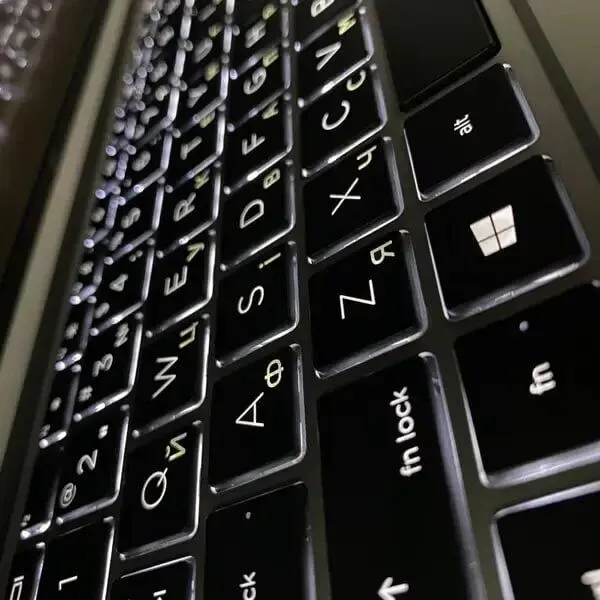 Ультрабук HP EliteBook 830 G7 / 13.3" (1920x1080) IPS / Intel Core i5-10310U (4 (8) ядра по 1.7 - 4.4 GHz) / 16 GB DDR4 / 512 GB SSD / Intel UHD Graphics / WebCam / TouchID б/в - зображення 6