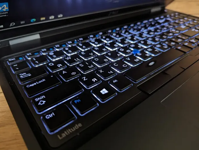 Ноутбук Dell Latitude 5580 / 15.6" (1920x1080) IPS / Intel Core i5-7300U (2 (4) ядра по 2.6 - 3.5 GHz) / 8 GB DDR4 / 256 GB SSD / HD Graphics 620 / WebCam / Win 10 б/в - зображення 6