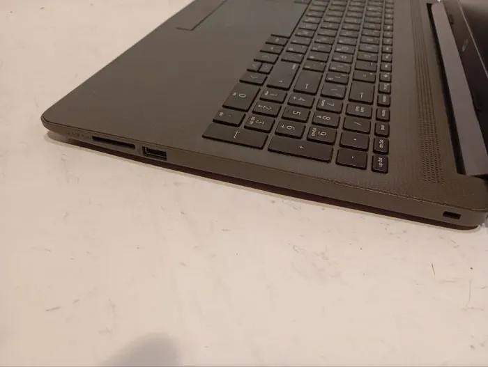 Ультрабук Б-клас HP 255 G7 / 15.6" (1920x1080) TN / AMD A6-9225 (2 ядра по 2.6 - 3.0 GHz) / 8 GB DDR4 / 1000 GB HDD / AMD Radeon R4 Graphics / WebCam б/в - зображення 6