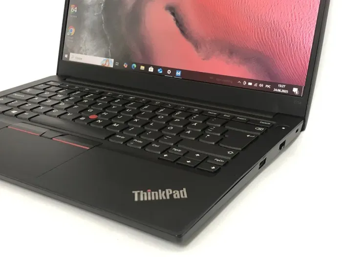 Ультрабук Б-клас Lenovo ThinkPad E14 Gen 2 / 14" (1920x1080) IPS / Intel Core i5-1135G7 (4 (8) ядра по 2.4 - 4.2 GHz) / 16 GB DDR4 / 512 GB SSD NVMe / nVidia GeForce MX450, 2 GB GDDR6, 64-bit / WebCam / Win 10 Pro б/в - зображення 9