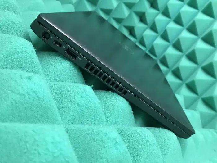 Ультрабук Б-клас Dell Latitude 5400 / 14" (1920x1080) IPS / Intel Core i5-8265U (4 (8) ядра по 1.6 - 3.9 GHz) / 8 GB DDR4 / 256 GB SSD / Intel UHD Graphics 620 / WebCam / USB 3.1 / HDMI / Windows 10 б/в - зображення 5