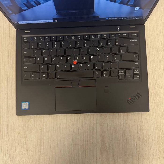 Ультрабук Lenovo ThinkPad X1 Carbon (6th Gen) / 14" (1920×1080) IPS / Intel Core i5-8350U (4 (8) ядра по 1.7 - 3.6 GHz) / 8 GB DDR3 / 256 GB SSD / Intel HD Graphics 620 / WebCam б/в - зображення 3