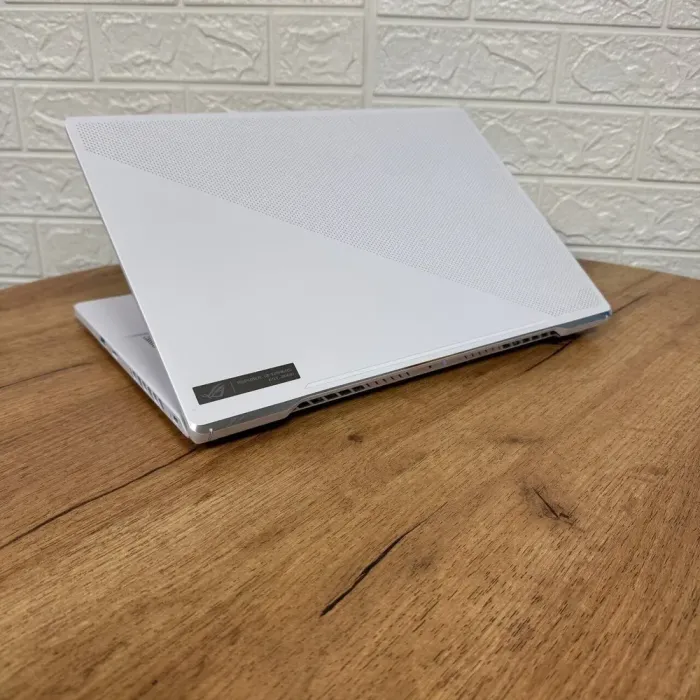 Ігровий ультрабук Asus ROG Zephyrus GA503QS White / 15.6" (2560x1440) IPS / AMD Ryzen 9 5900HS (8 (16) ядер по 3.0 - 4.6 GHz) / 32 GB DDR4 / 1000 GB SSD / nVidia GeForce RTX 3080, 8 GB GDDR6, 256-bit б/в - зображення 6