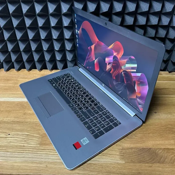 Ноутбук Б-клас HP ProBook 470 G7 / 17.3" (1920x1080) IPS / Intel Core i5-10210U (4 (8) ядра по 1.6 - 4.2 GHz) / 16 GB DDR4 / 256 GB SSD / AMD Radeon R7 M440, 4 GB GDDR3, 64-bit / WebCam б/в - зображення 4