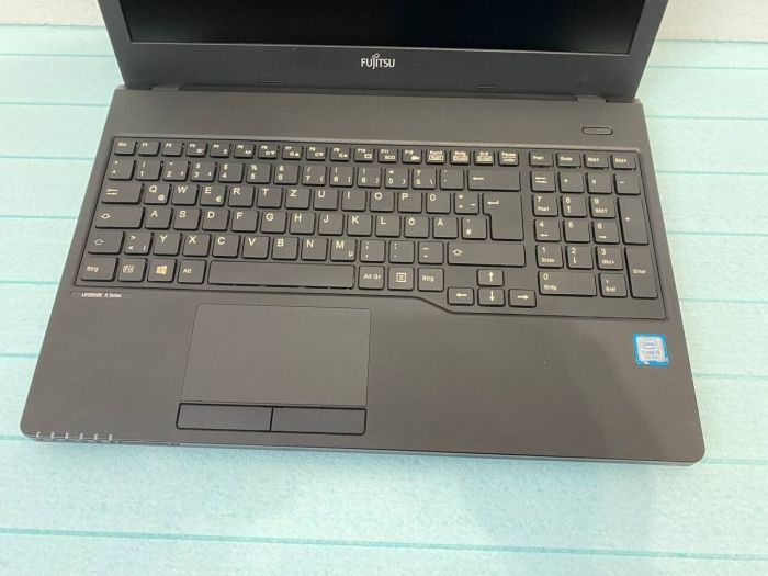 Ноутбук Fujitsu LifeBook A557 / 15.6" (1920x1080) IPS / Intel Core i5-7200U (2 (4) ядра по 2.5 - 3.1 GHz) / 8 GB DDR4 / 250 GB SSD / Intel HD Graphics 620 / WebCam / DVD-ROM б/в - зображення 5