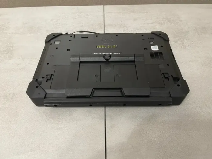 Захищений планшет Dell Latitude 7212 Rugged Extreme / 11,6'' (1920x1080) IPS / Intel Core i7-7600U (2 (4) ядра по 2,8 - 3,9 ГГц) / 16 ГБ DDR3 / 256 ГБ SSD / Intel HD Graphics 620 / WebCam / Дві АКБ б/в - зображення 9