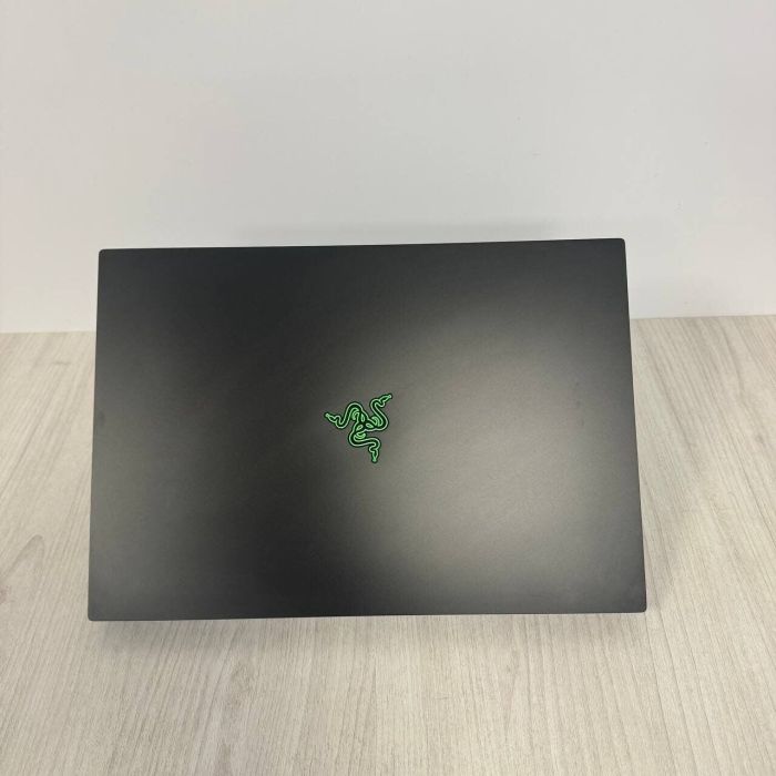 Ігровий ноутбук Б-класу Razer Blade 18 RZ09-0484 / 18" (2560x1600) IPS / Intel Core i9-13950HX (24 (32) ядра по 2,2 - 5,5 ГГц) / 32 ГБ DDR5 / 1000 ГБ SSD NVMe / nVidia GeForce RTX 4090, 16 ГБ GDDR6, 256-біт / Веб-камера б/в - зображення 6