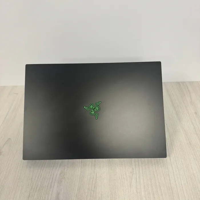 Ігровий ноутбук Б-класу Razer Blade 18 RZ09-0484 / 18" (2560x1600) IPS / Intel Core i9-13950HX (24 (32) ядра по 2,2 - 5,5 ГГц) / 32 ГБ DDR5 / 1000 ГБ SSD NVMe / nVidia GeForce RTX 4090, 16 ГБ GDDR6, 256-біт / Веб-камера б/в - зображення 6