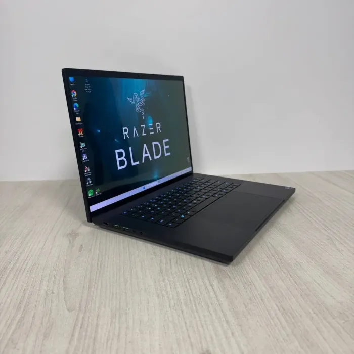Ігровий ноутбук Razer Blade 16 RZ09-0510 / 16" (2560x1600) IPS / Intel Core i9-14900HX (24 (32) ядра по 2,2 - 5,7 ГГц) / 32 ГБ DDR5 / 2000 ГБ SSD NVMe / nVidia GeForce RTX 4090, 16 ГБ GDDR6, 256-біт / Веб-камера б/в - зображення 6