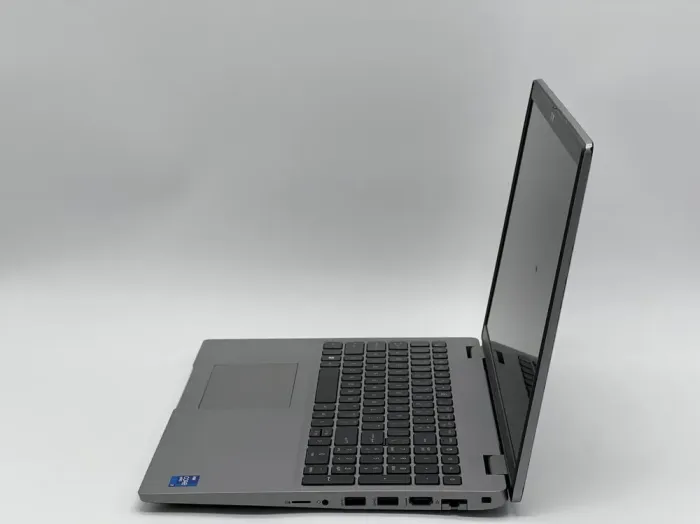 Ультрабук Dell Latitude 5520 / 15.6" (1920x1080) IPS / Intel Core i7-1185G7 (4 (8) ядра по 3.0 - 4.8 GHz) / 16 GB DDR4 / 240 GB SSD / Intel Iris Xe Graphics / WebCam б/в - зображення 4