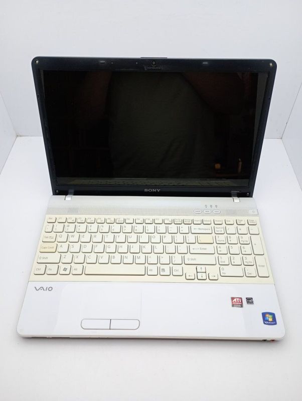 Ноутбук Sony VPC EB4E1R / 15.6" (1366x768) TN / Intel Core i3-380M (2 (4) ядра по 2.5 GHz) / 6 GB DDR3 / 120 GB SSD / Intel Graphics / WebCam б/в - зображення 3