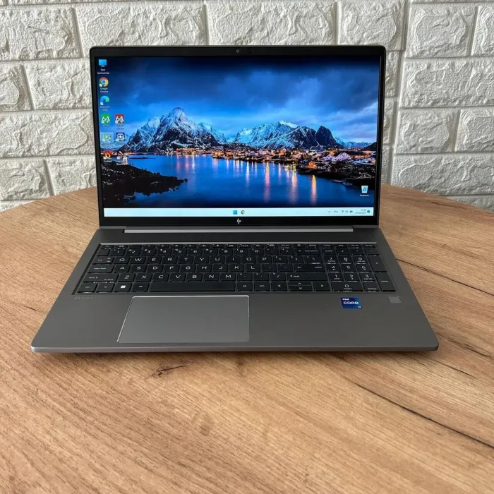 Мобільна робоча станція Б-клас HP ZBook Power 15 G9 / 15.6'' (1920x1080) IPS / Intel Core i7-12700H (14 (20) ядер по 3.5 - 4.7 GHz) / 16 GB DDR5 / 512 GB SSD / nVidia RTX A1000, 4 GB GDDR6, 128-bit / WebCam б/в - зображення 2
