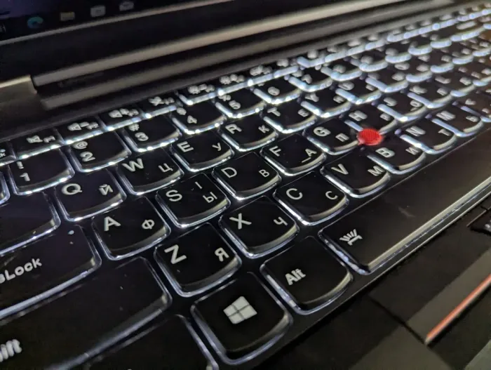 Мобільна робоча станція Б-класу Lenovo ThinkPad P50 / 15.6" (1920x1080) IPS / Intel Core i7-6700HQ (4 (8) ядра по 2,6 - 3,5 ГГц) / 32 ГБ DDR4 / 512 ГБ SSD / nVidia Quadro M1000M, 2 ГБ DDR3, 128-біт / Fingerprint / WebCam / Windows 10 б/в - зображення 7