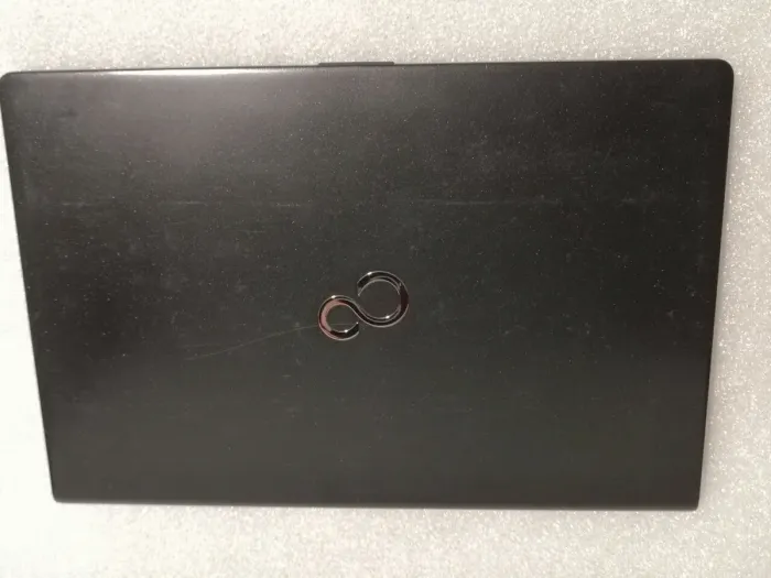 Ультрабук Б-клас Fujitsu LifeBook / 13.3" IPS Touch / Core i5-6300U (2(4) ядра по 2.4-3 GHz) / 8GB DDR4 / 256GB SSD / HD Graphics 520 / WebCam / HDMI б/в - зображення 6