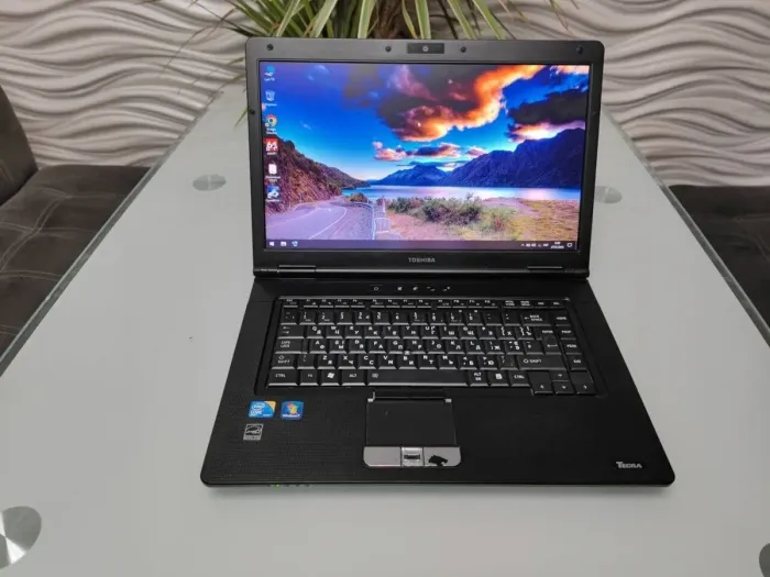 Ноутбук Б-класс Toshiba Tecra A11 / 15.6"  TN / Intel Core i5-560M (2 (4) ядра по 2.66-3.2 GHz) / 4GB DDR3 / 128 GB SSD / Intel HD Graphics / WebCam / VGA б/в - зображення 2