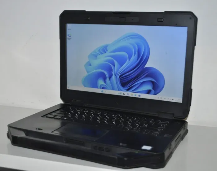 Захищений ноутбук Б-клас Dell Latitude 5414 Rugged / 14" (1366x768) TN / Intel Core i5-6300U (2 (4) ядра по 2.4 - 3.0 GHz) / 8 GB DDR4 / 240 GB SSD / Intel HD Graphics 520 / WebCam / Windows 11 Pro б/в - зображення 2