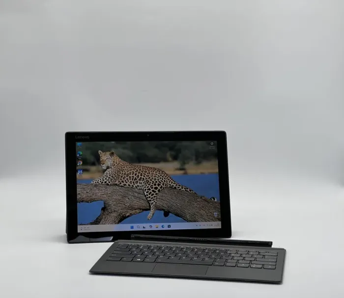 Ноутбук-трансформер Lenovo Miix 520 2-in-1 / 12.2" (1920x1200) IPS Touch / Intel Core i5-8250U (4 (8) ядер по 1.6 - 3.4 GHz) / 8 GB DDR4 / 240 GB SSD / Intel UHD Graphics 620 / WebCam б/в - зображення 5