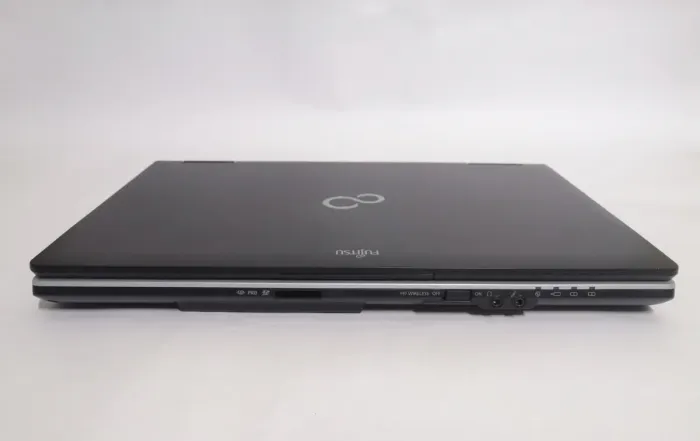 Ноутбук Fujitsu Lifebook E751 / 15.6" (1600x900) TN / Intel Core i5-2410M (2 (4) ядра по 2.3 - 2.9 GHz) / 4 GB DDR3 / 320 GB HDD / Intel HD Graphics 3000 / WebCam / DVD-ROM / VGA / АКБ NEW б/в - зображення 9