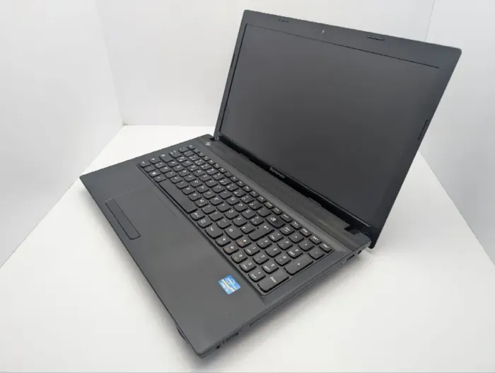 Ноутбук Lenovo IdeaPad N581 / 15.6" (1366x768) TN / Intel Core i5-3230M (2 (4) ядра по 2.6 - 3.2 GHz) / 6 GB DDR3 / 500 GB HDD / Intel HD Graphics 4000 / WebCam / DVD-ROM б/в - зображення 2