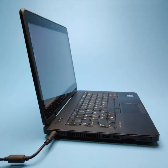 Ноутбук Б-клас Dell Latitude E5440 / 14" (1600x900) TN Touch / Intel Core i5-4200U (2 (4) ядра по 1.6 - 2.6 GHz) / 8 GB DDR3 / 240 GB SSD / Intel HD Graphics 4400 / WebCam / DVD-ROM / Win 10 Pro б/в - зображення 4
