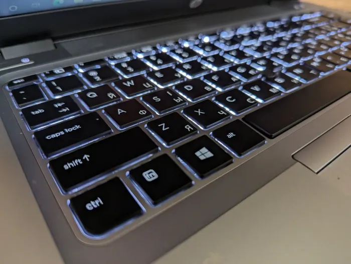 Ультрабук HP EliteBook 840 G3 / 14" (1366x768) TN / Intel Core i5-6300U (2 (4) ядра по 2.4 - 3.0 GHz) / 8 GB DDR4 / 240 GB SSD / Intel HD Graphics 520 / WebCam / Fingerprint / Windows 10 б/в - зображення 6