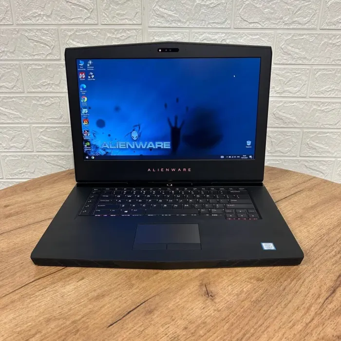 Ігровий ноутбук Б-клас Dell Alienware 15 R3 / 15.6" (1920x1080) IPS / Intel Core i5-7300HQ (4 ядра по 2.5 - 3.5 GHz) / 16 GB DDR4 / 500 GB SSD / nVidia GeForce GTX 1060, 6 GB GDDR5, 192-bit / WebCam б/в - зображення 2