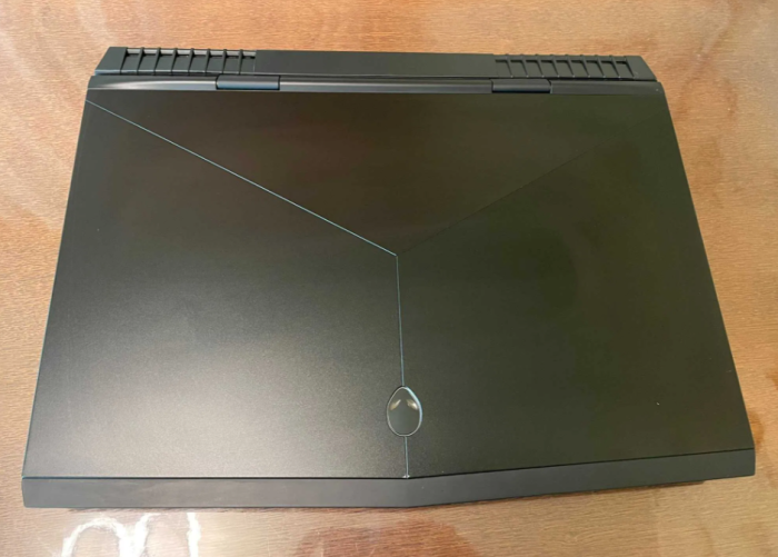 Ігровий ноутбук Dell Alienware 17 R5 / 17.3" (1920x1080) IPS / Intel Core i9-8950HK (6 (12) ядер по 2.9 - 4.8 GHz) / 32 GB DDR4 / 256 GB SSD M.2 NVMe PCIe+1000 GB HDD / nVidia GeForce GTX 1080, 8 GB GDDR5X, 256-bit / WebCam б/в - зображення 3